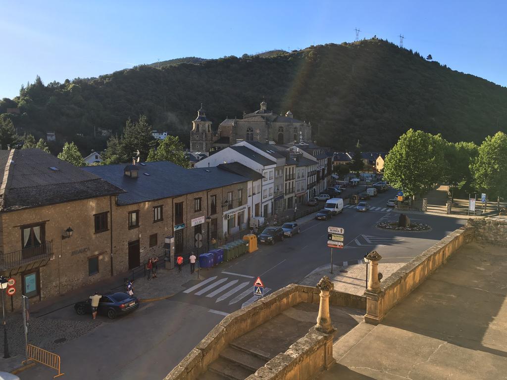 San Nicolas el Real Villafranca Del Bierzo Exterior foto