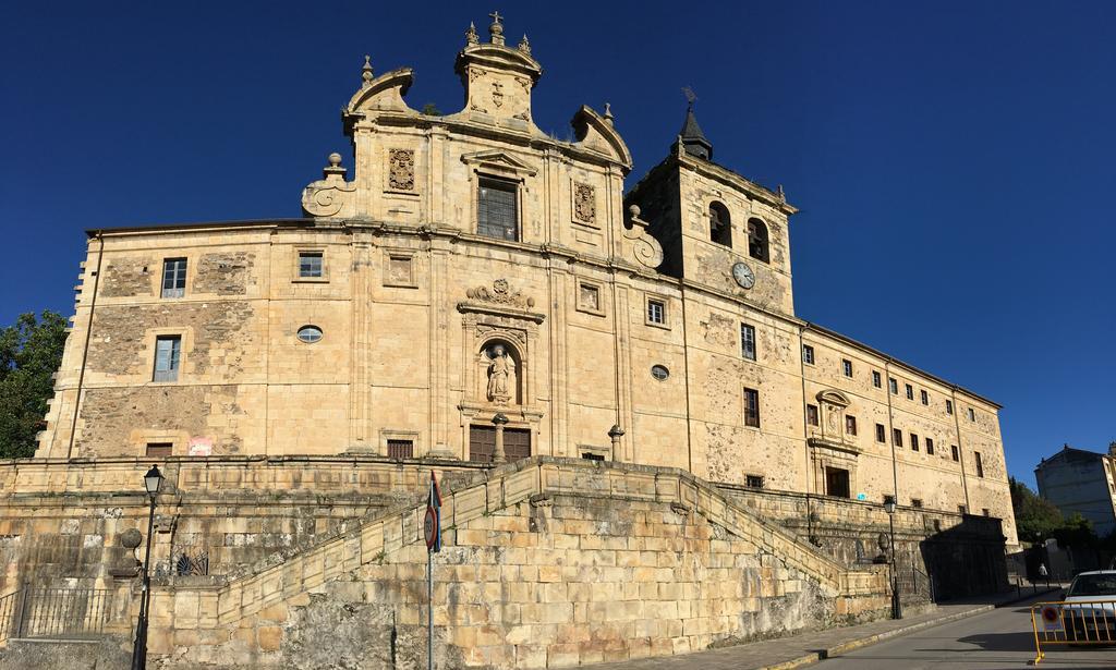 San Nicolas el Real Villafranca Del Bierzo Exterior foto